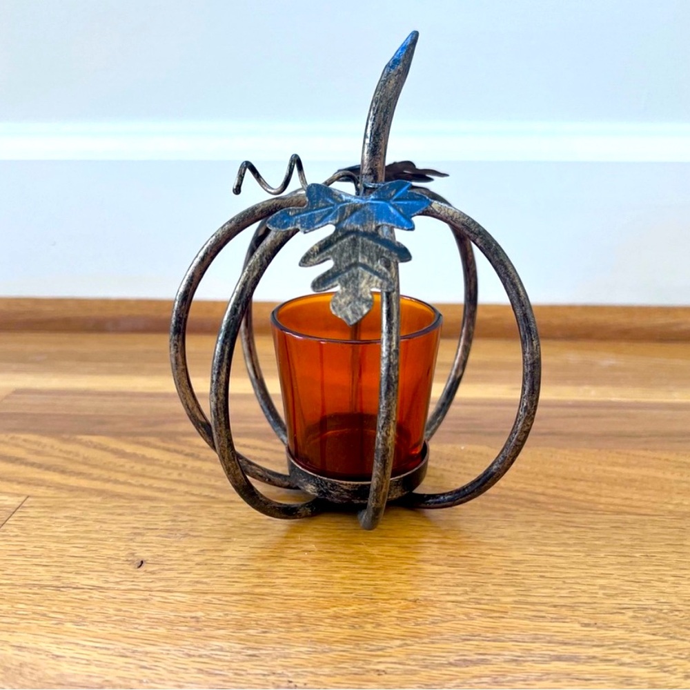 🍂 Rustic Metal Pumpkin Candle Holder – Fall & Halloween Decor 🍂